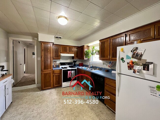 Building Photo - 1007 N LBJ Dr
