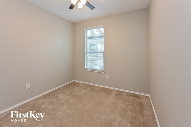 Building Photo - 14711 Myrtle Point Dr