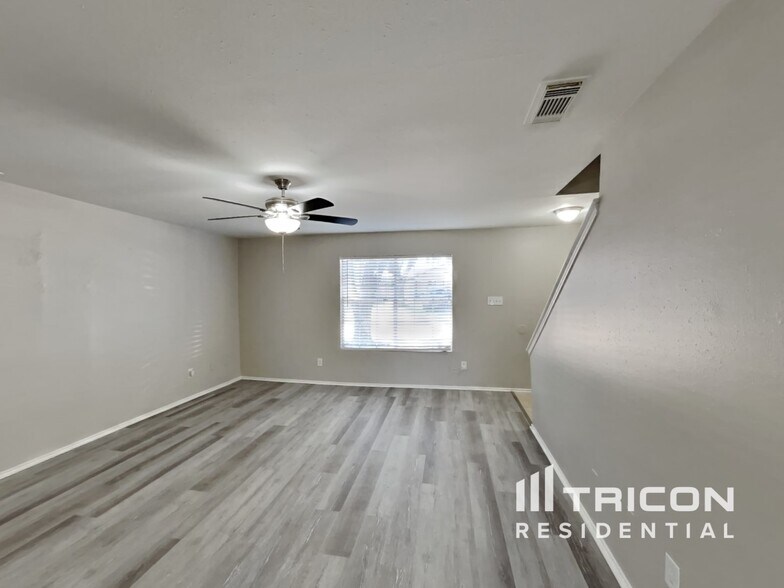 Building Photo - 12844 Edgewood Park Dr