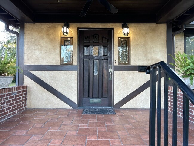 Building Photo - 1258 Monterey St