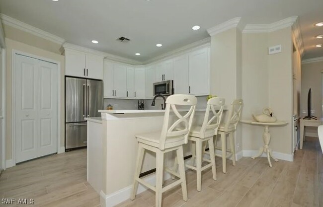 Building Photo - 8760 Stockbridge Dr