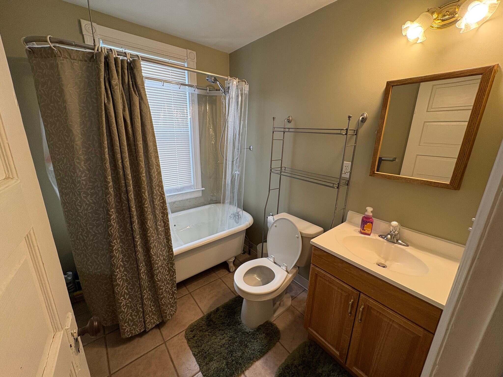 Building Photo - 35 Choate Ave