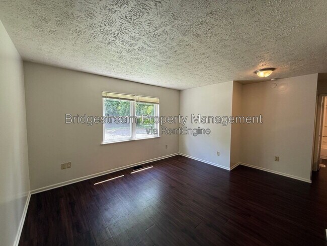 Building Photo - 3001 Idylwilde Blvd