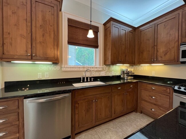 Building Photo - 1417 E Maxwell St