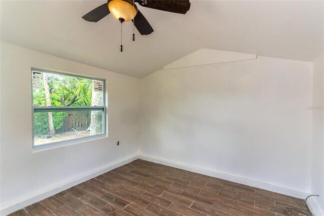 Building Photo - 3225 E Rosery Rd
