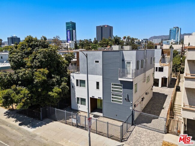 Building Photo - 6119 Fountain Ave