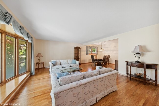 Building Photo - 1807 N Larch Dr