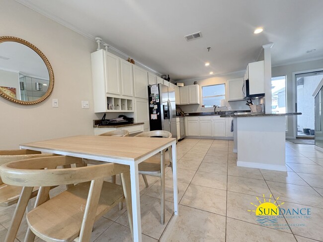 Building Photo - Stunning Waterfront 2BR/2.5BA Townhome wit...