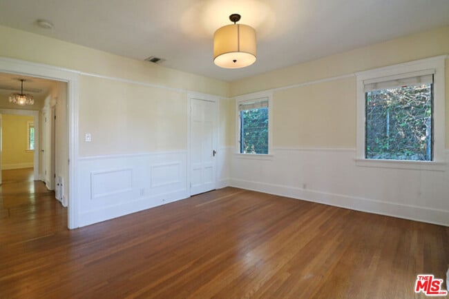 Building Photo - 523 N Gower St