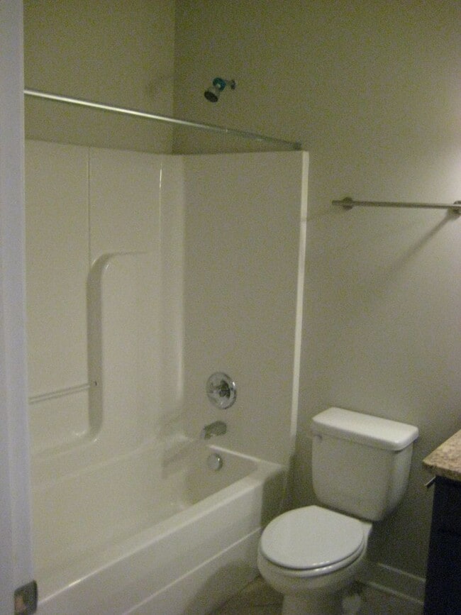 Building Photo - 715 W Clay St