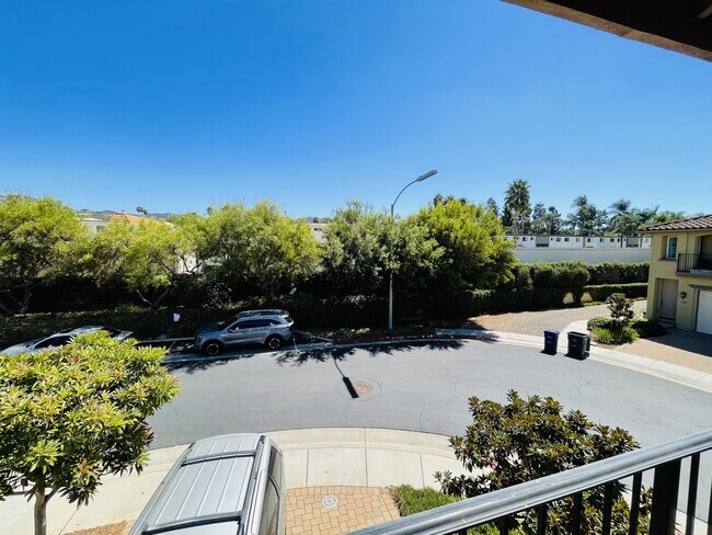 Building Photo - 1351 Isabella Way