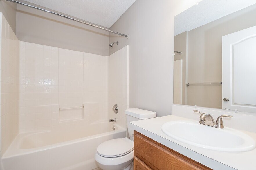 Building Photo - 14027 Crestwick Dr W