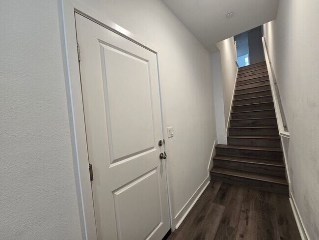 Building Photo - Modern Oceanside Home with Spacious Layout in a Desirable Community