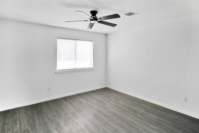 Building Photo - 511 Chaseway Dr