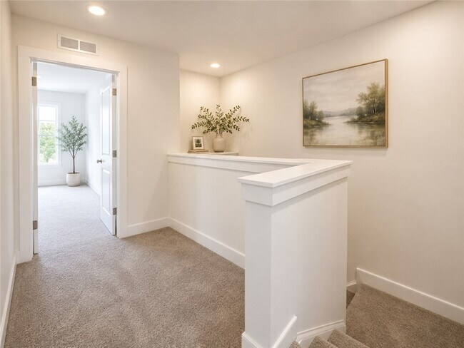 Building Photo - 307 Palisade Wy