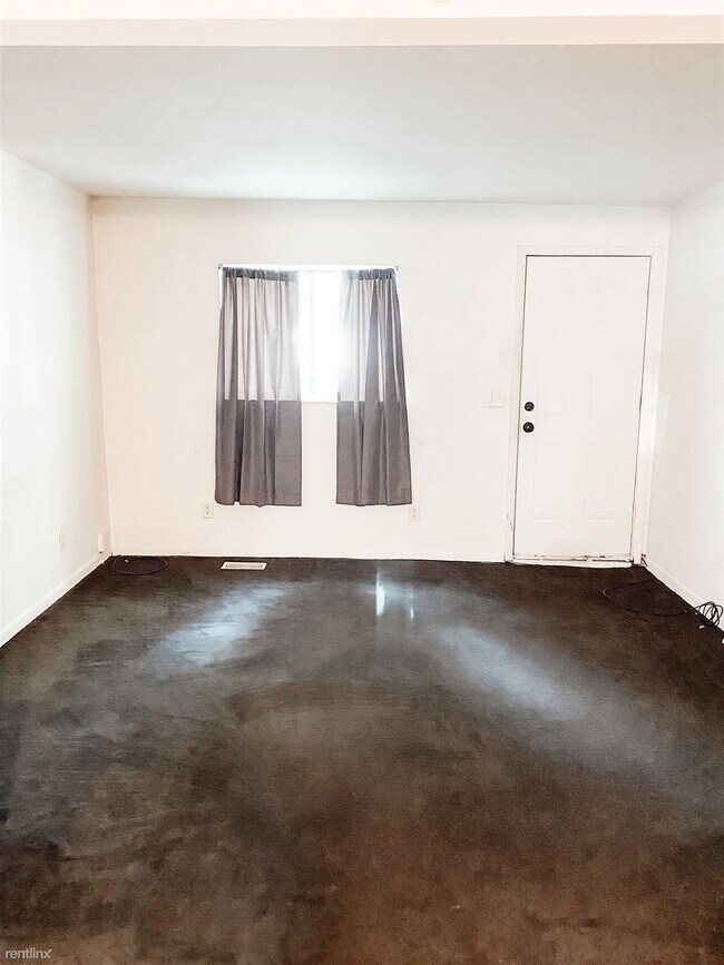 Building Photo - 2 br, 1 bath 4plex - 421 Pine St Unit A