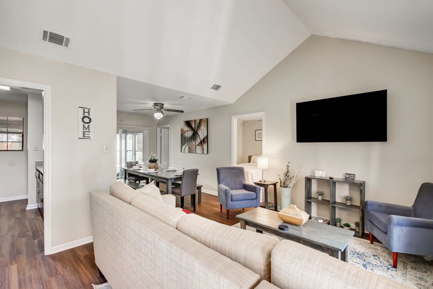 Building Photo - 136 S Robinhood Dr