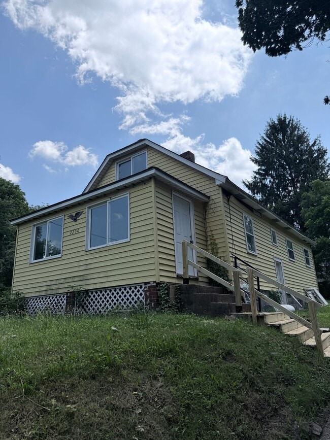Building Photo - 2250 Bellfield Ave