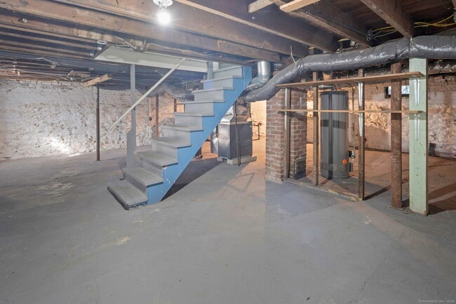 Building Photo - 884 Highland Ave
