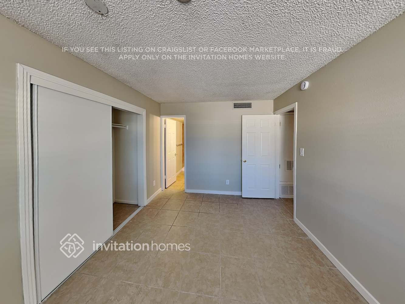 Building Photo - 2022 W Windrose Dr