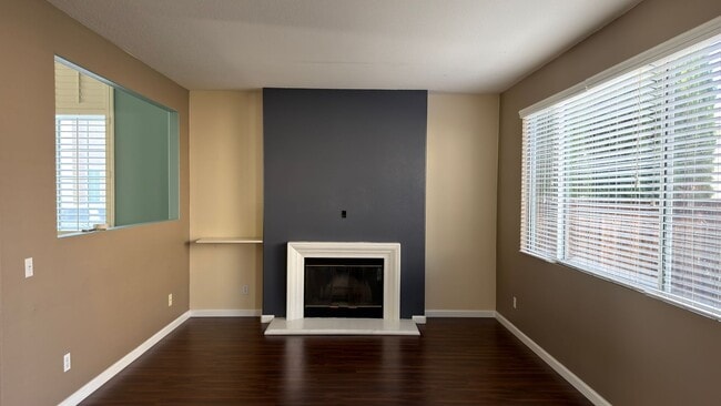 Building Photo - Spacious two-story home with functional layout and strong natural light in a well-maintained Ocea...