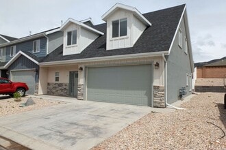 Building Photo - 1563 S Topaz Dr