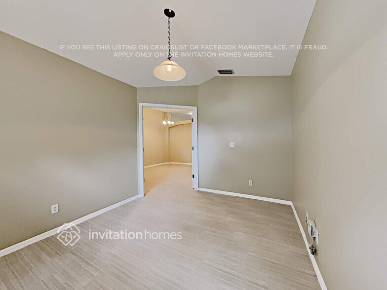 Building Photo - 2609 Brookville Dr