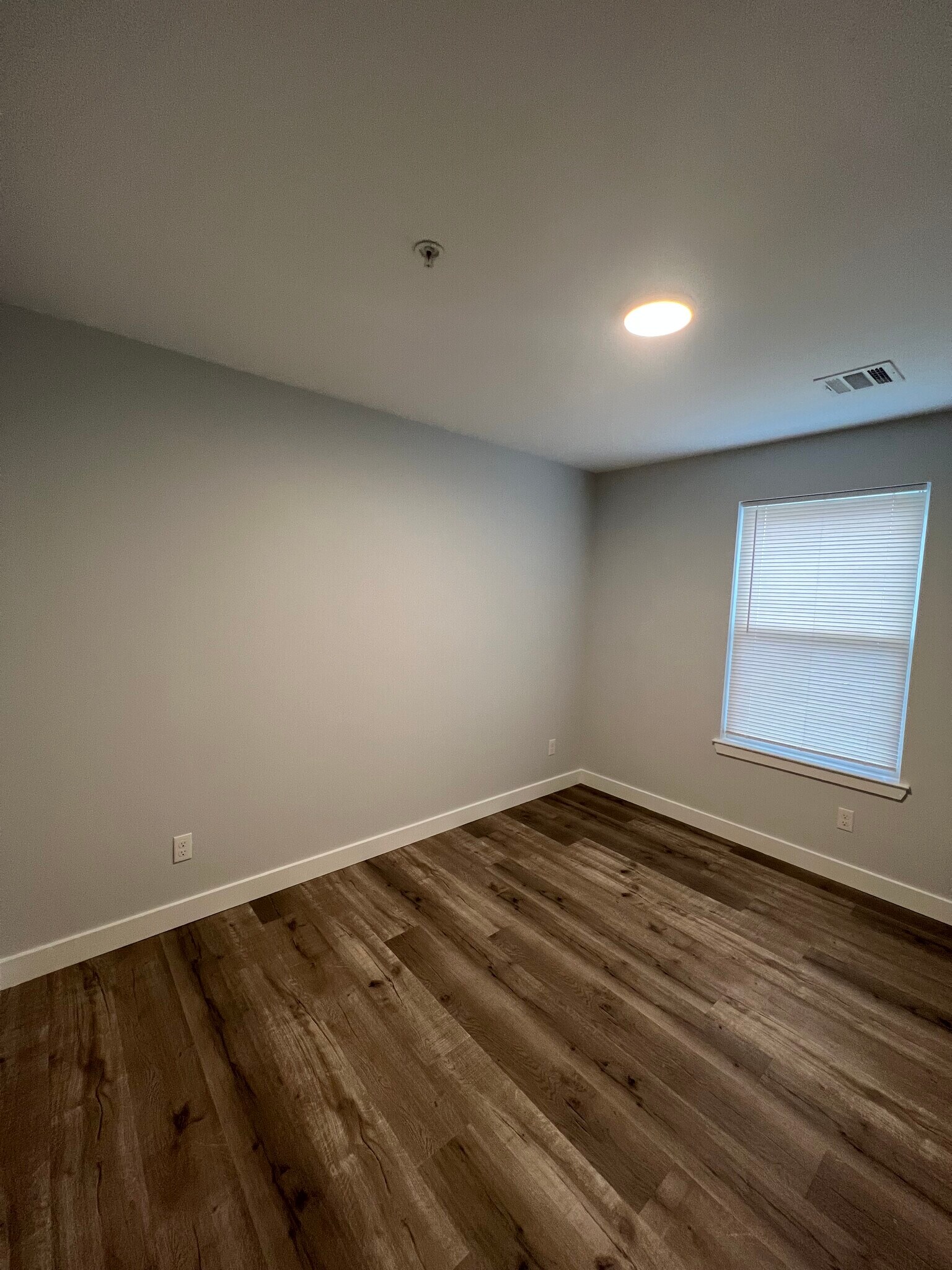 Building Photo - 35 Woodside Pl