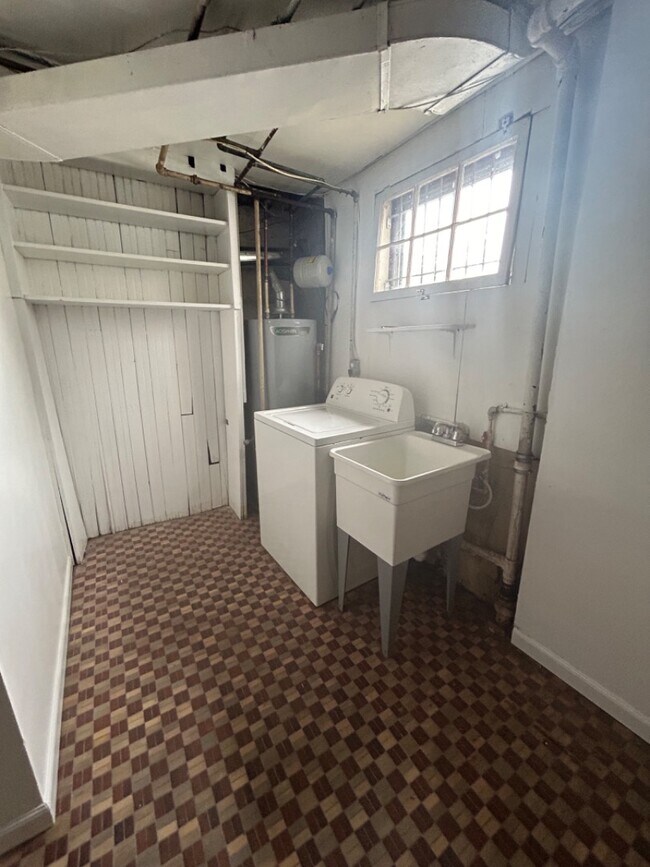 Building Photo - 66 Allison St NE