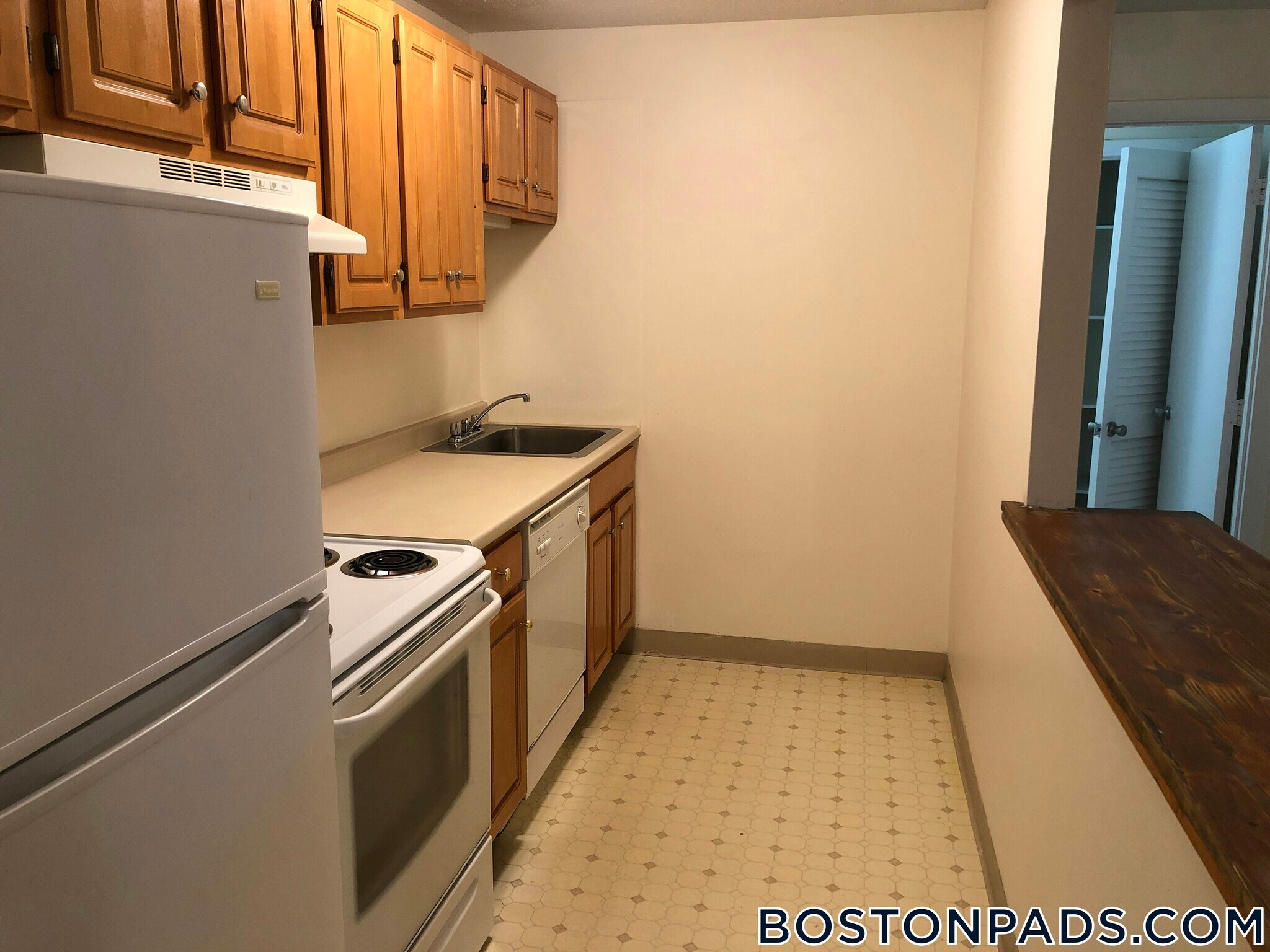 Building Photo - 122 Dustin St