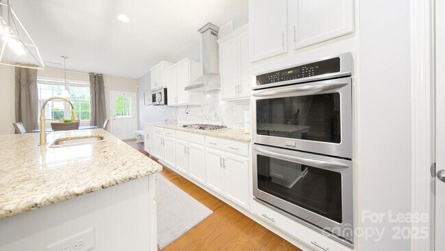 Building Photo - 428 Moses Dr