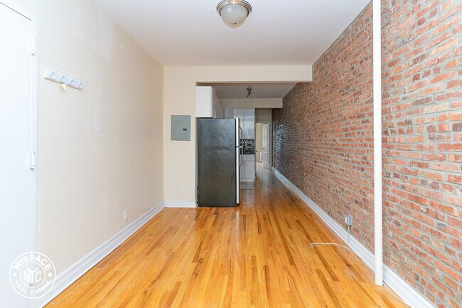 Building Photo - 657 Knickerbocker Ave