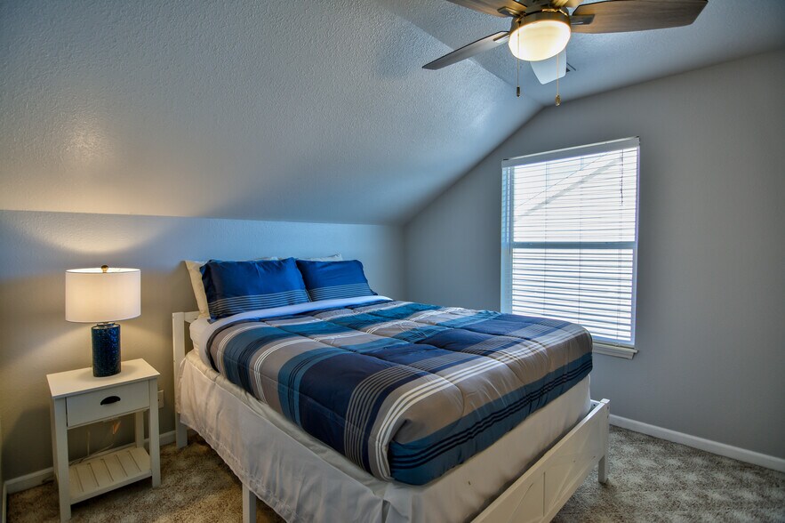 Building Photo - 4800 Eagleview Dr