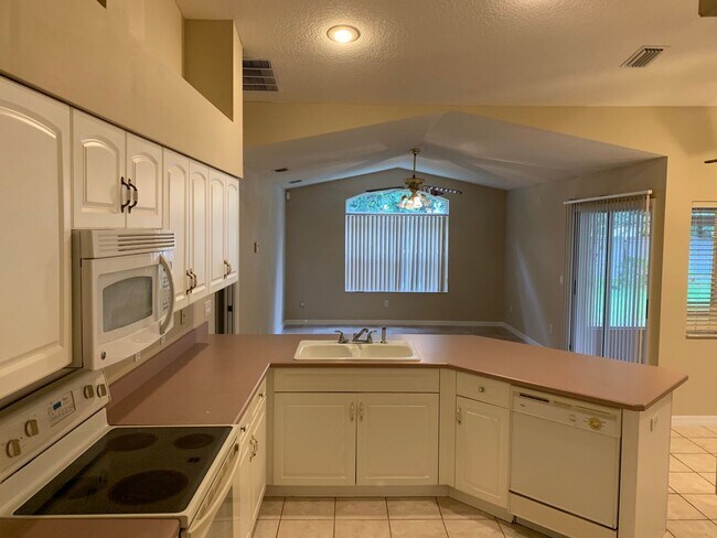 Building Photo - Beautiful 4-Bedroom, 2-Bath Home with Fenc...
