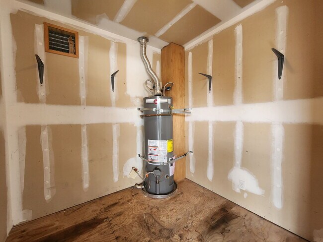 Building Photo - 1445 Larissa Cir