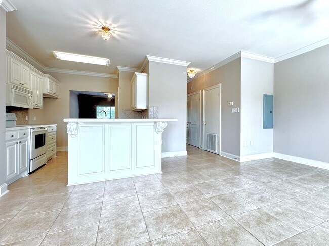 Building Photo - Spacious New Orleans-Style 3BR/2.5BA Townh...