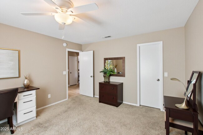 Building Photo - 20657 N Ventana Dr W