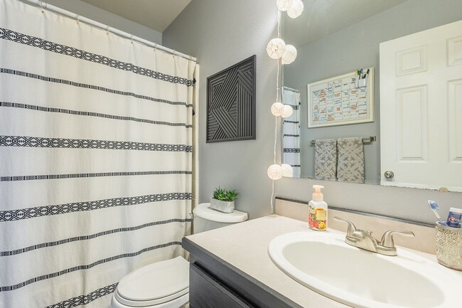 Building Photo - Newly Renovated 3 bed 2 bath home in the heart of MERIDIAN