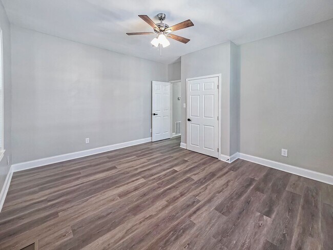 Building Photo - Beautifully Renovated 4 Bedroom Home in th...
