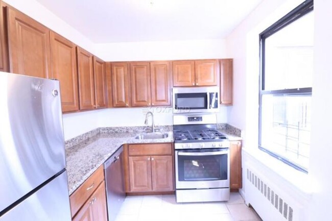 Building Photo - 2 bedroom in Queens NY 11374