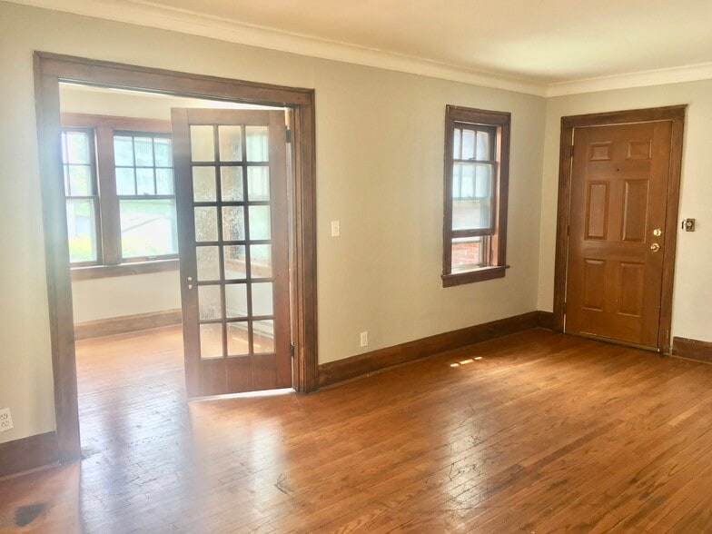 Building Photo - 1224 N Main St