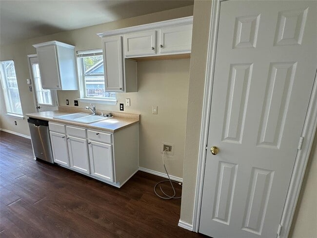 Building Photo - 2315 Bluffstone Dr