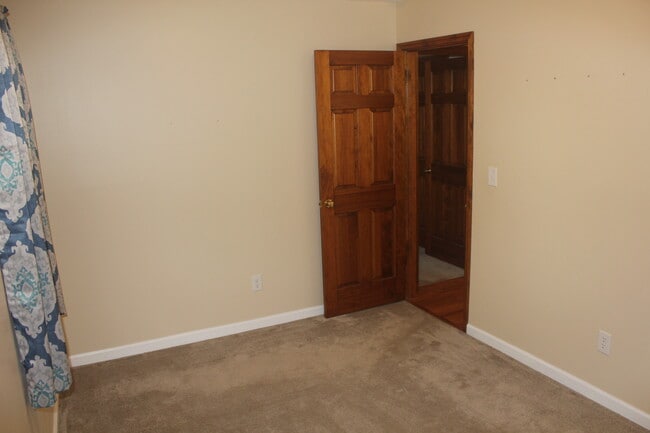 Building Photo - 190 Sheep Ranch Rd SE