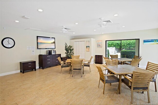 Building Photo - 9940 S Ocean Dr