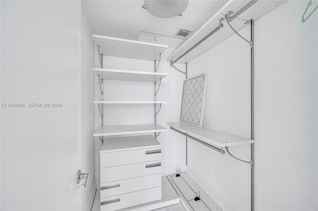 Building Photo - 495 Brickell Ave