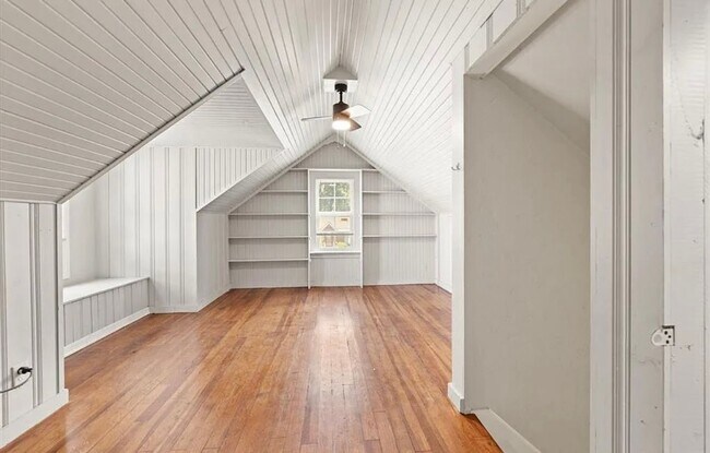 Building Photo - Charming Central OKC/Venice Neighborhood h...