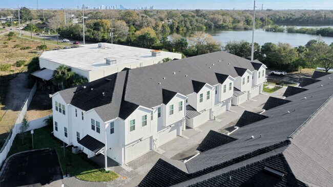 Building Photo - Brand New Constructed Townhouse in South Tampa - Available October 2024
