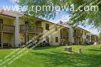 Building Photo - 2056 NW Hickory Ln