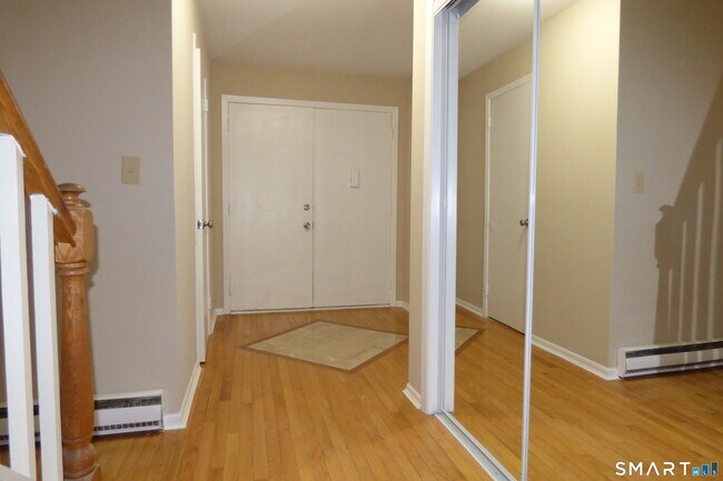Building Photo - 35 Mountain Laurel Ct