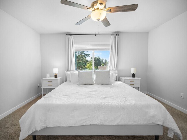Building Photo - 3-Bedroom Home with Private Garage and Fen...